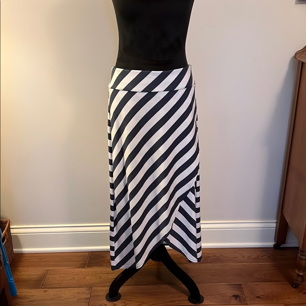 Athleta Blue and White Diagonal Stripe Midi Skirt NWOT Size M